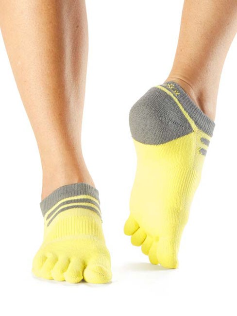 MEDIUMWEIGHT NO SHOW sportovní prstové ponožky ToeSox žlutá / šedá M