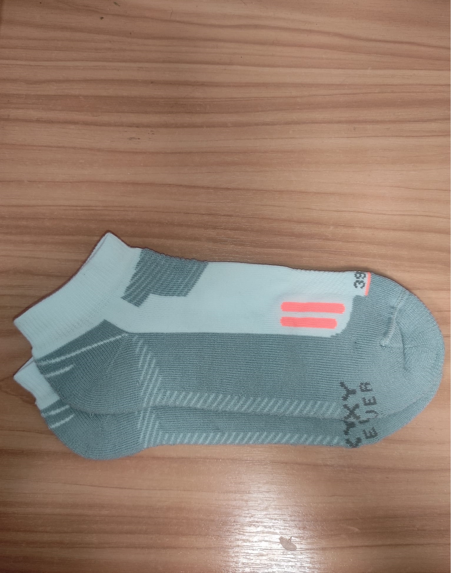 Levně FX-BUGY kotníkové antibakteriální ponožky se stříbrem Fuxy 35-38 bílá / sv. šedá