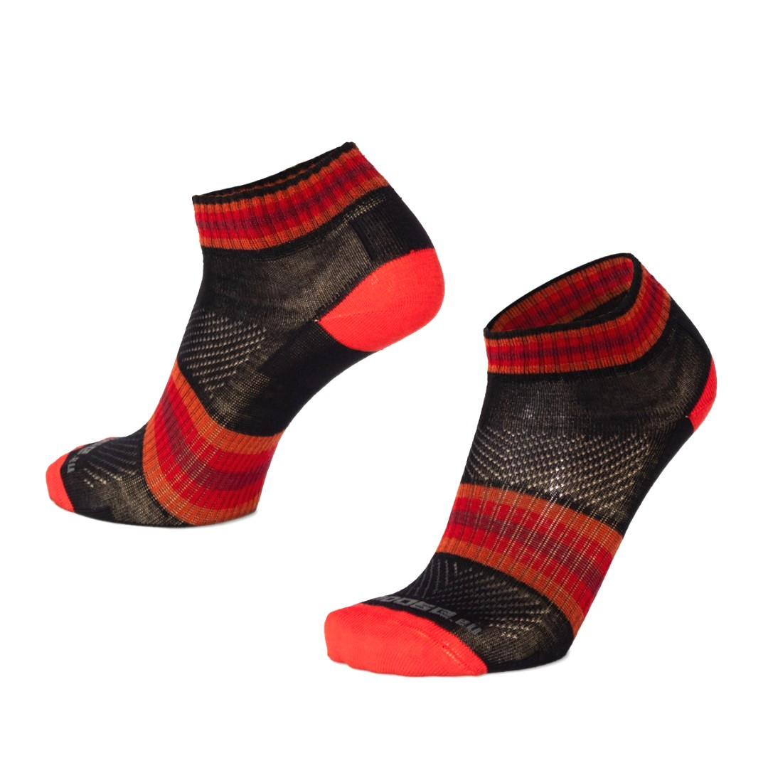 LUZY DASH nízké pruhované merino ponožky Moose červená M