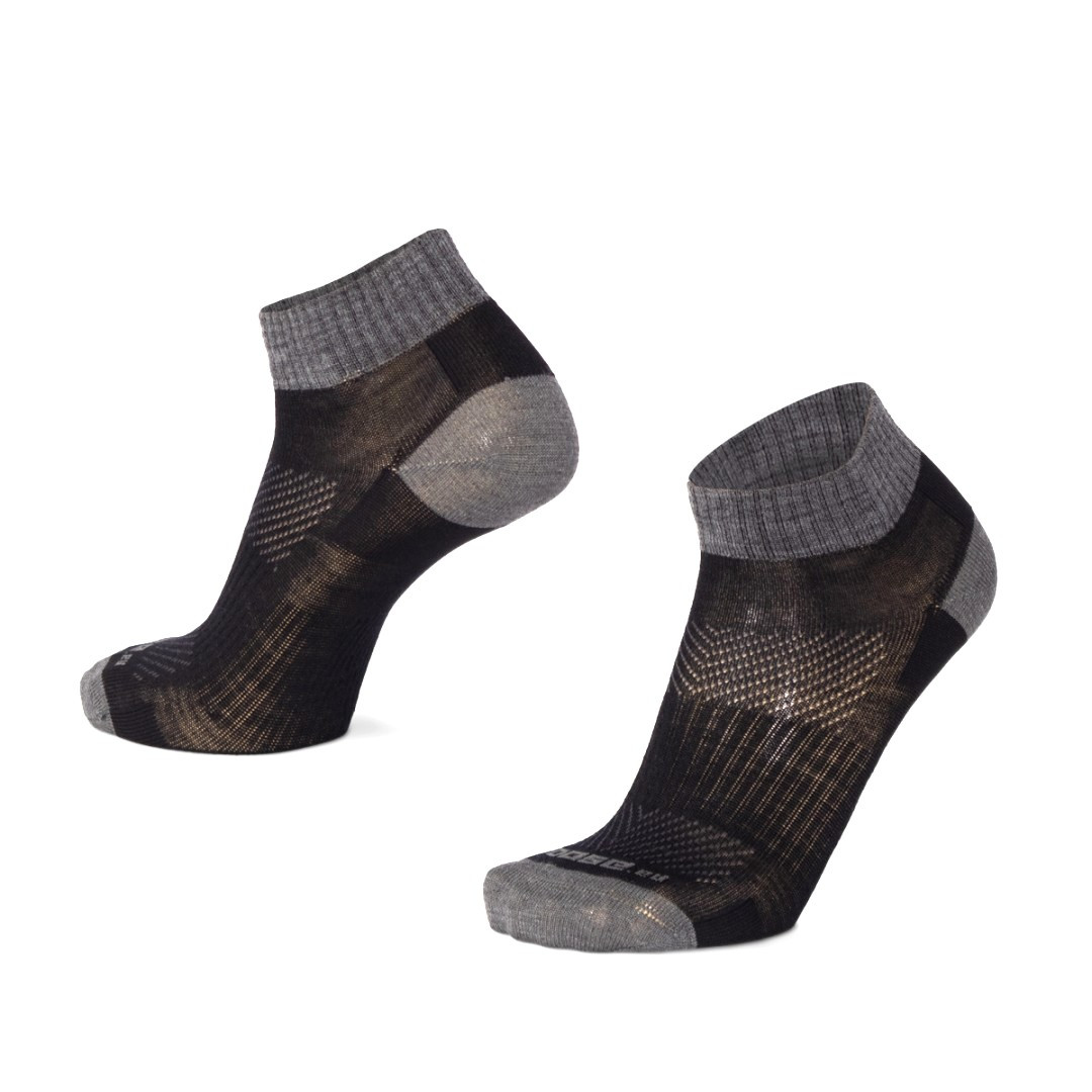 LUZY UNI nízké jednobarevné merino ponožky Moose černá S